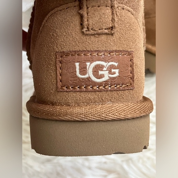 UGG Kids NWT Classic Ultra Mini Chestnut Boots Size 13 Suede Shearling - Picture 6 of 16